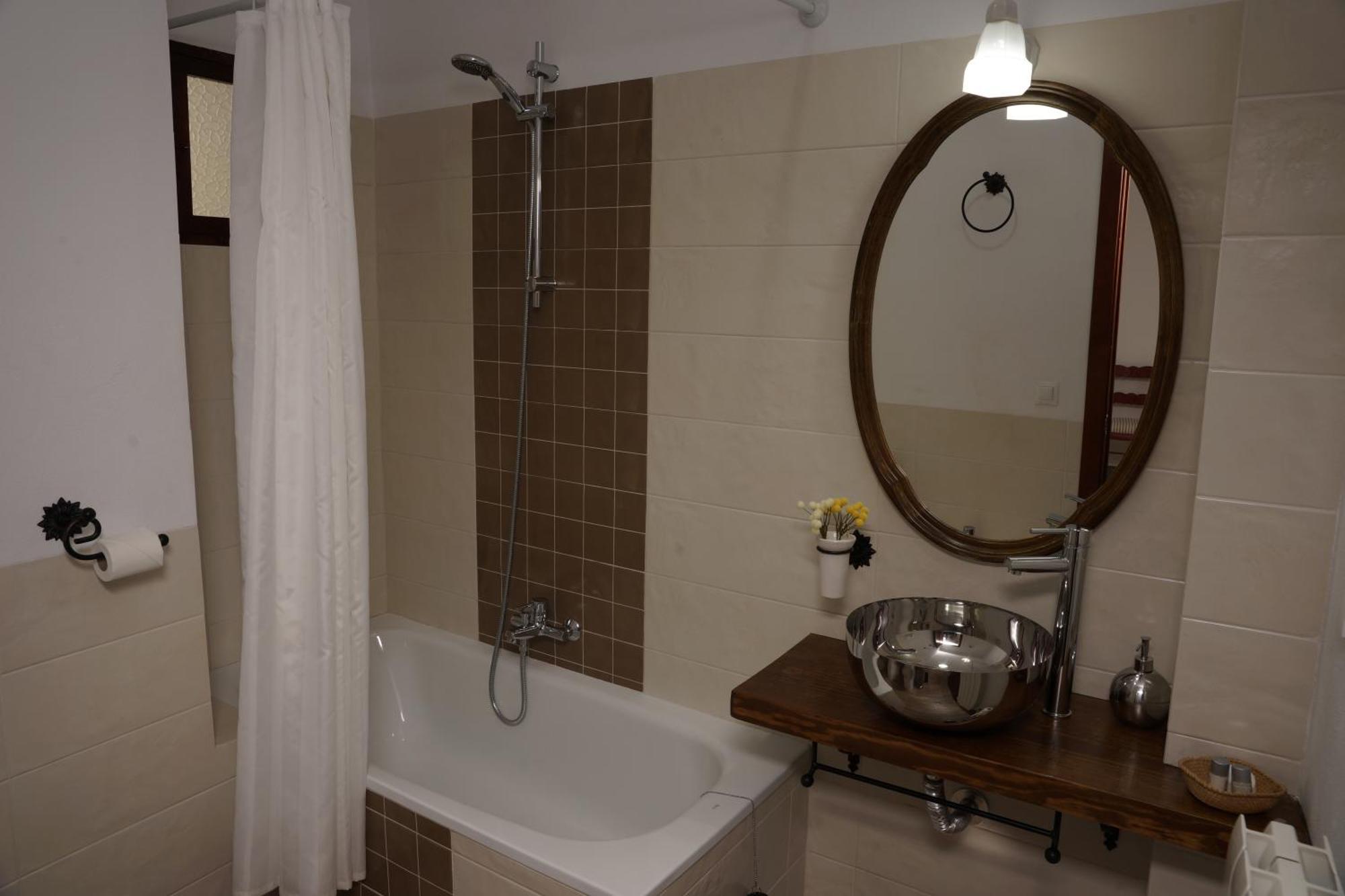 Double Room,1698175676:JPEG